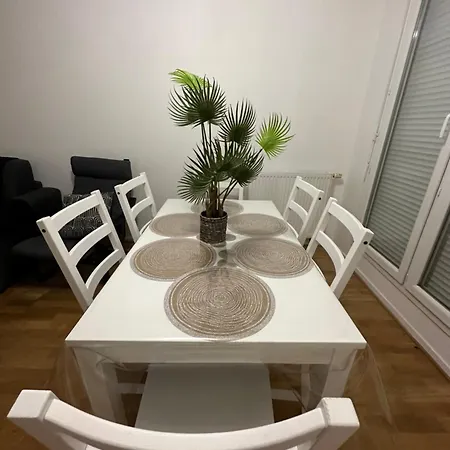 Lumineux * Saint-Denis (Seine-Saint-Denis)